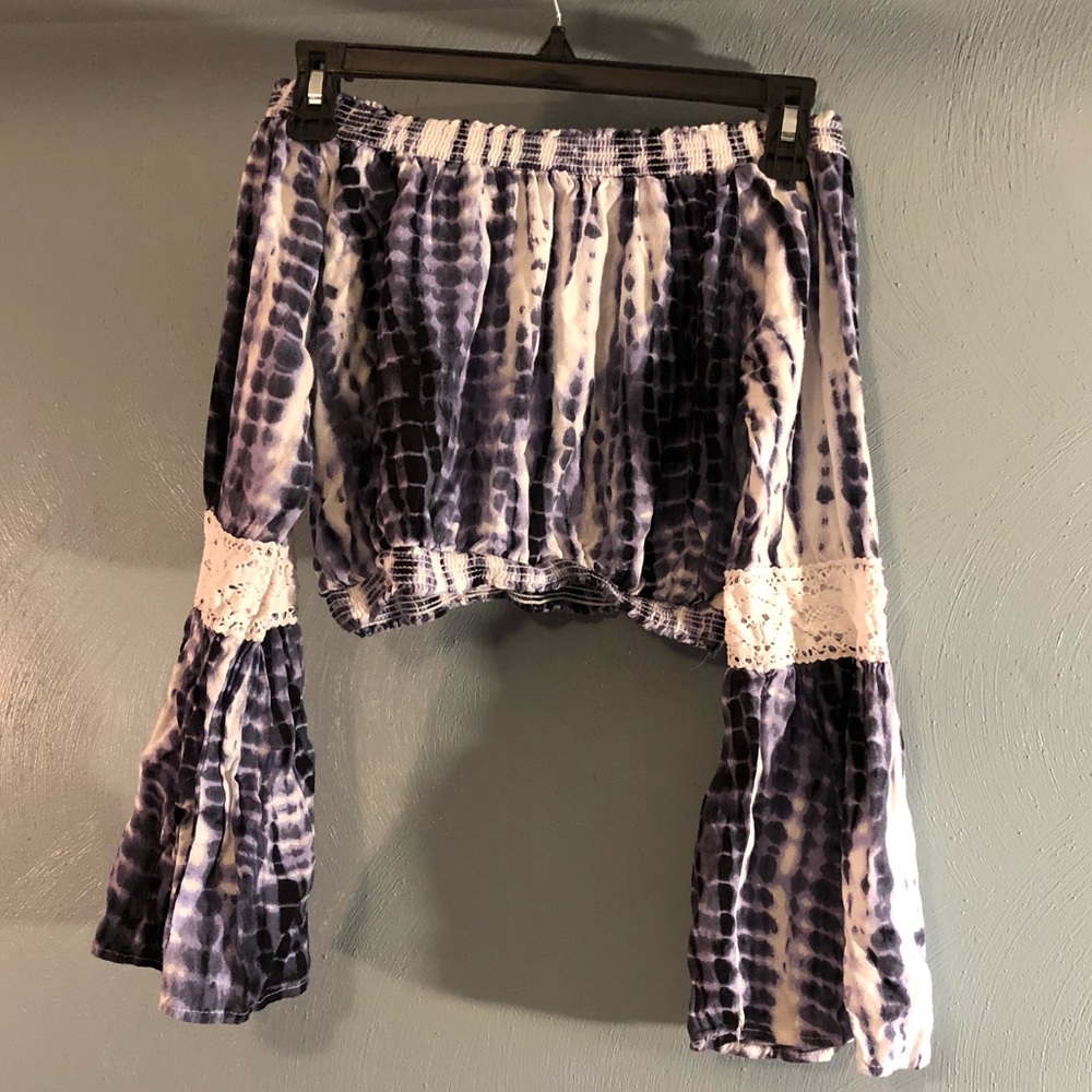 Lucy Love off-shoulder crop